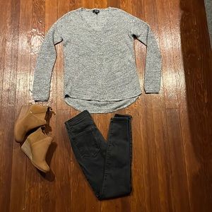 ❄️Light gray A.N.A v-neck sweater ❄️ Size - MEDIUM/LARGE